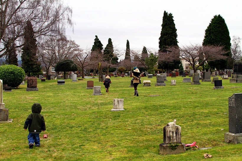 How to find the Bruce Lee Grave in Seattle's Lakeview Cemetery