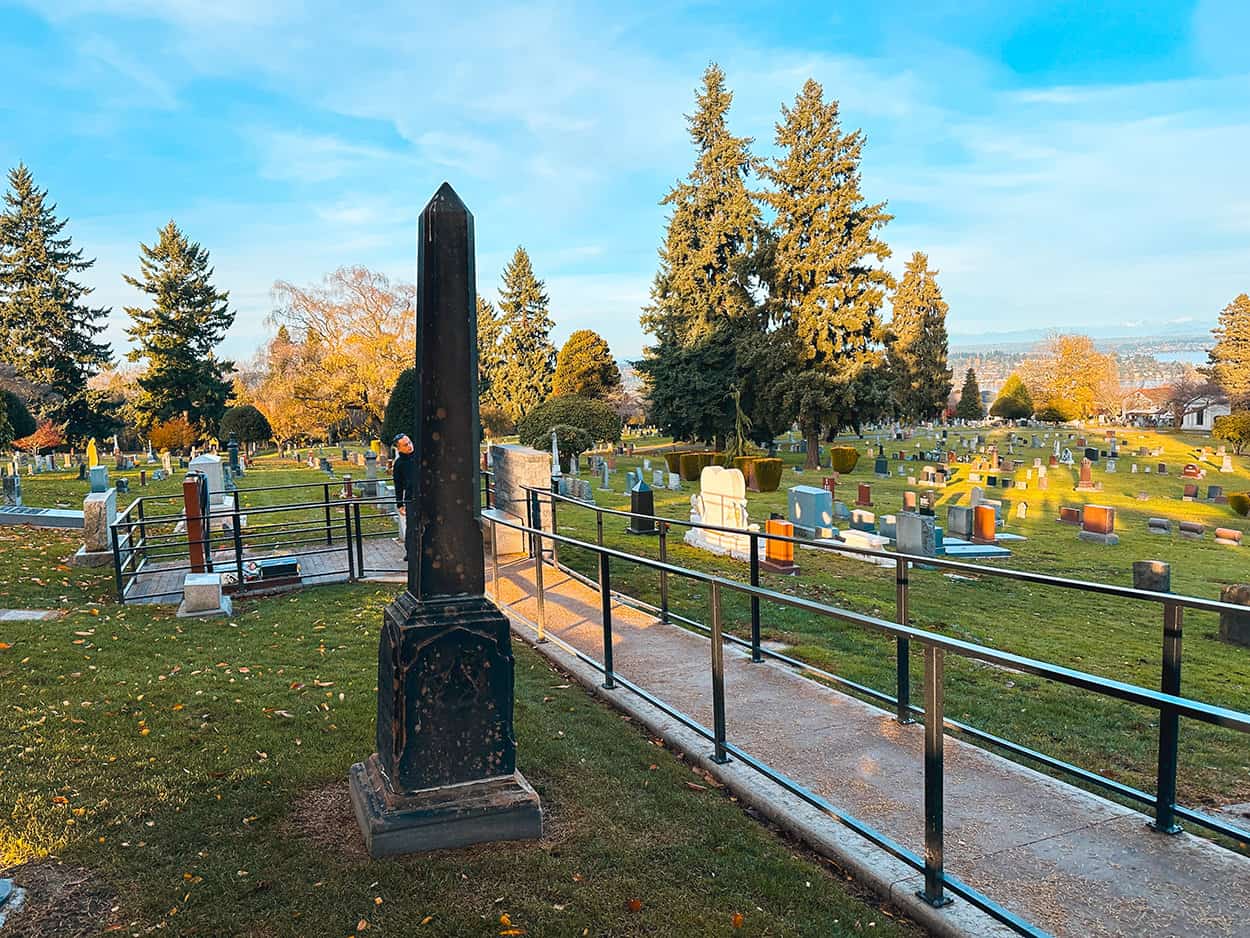 Graves near Bruce Lee and Brandon Lee grave sites in Lakeview Cemetery in Seattle- Photo credit Keryn Means, a travel expert at TwistTravelMag.com