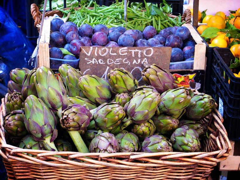 Fresh-artichokes-at-market-in-Campo-Fiori