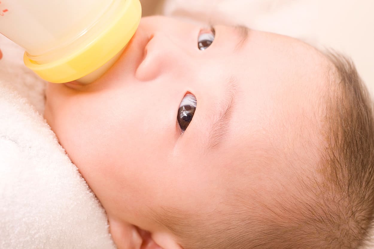 How to feed a bottle to a baby