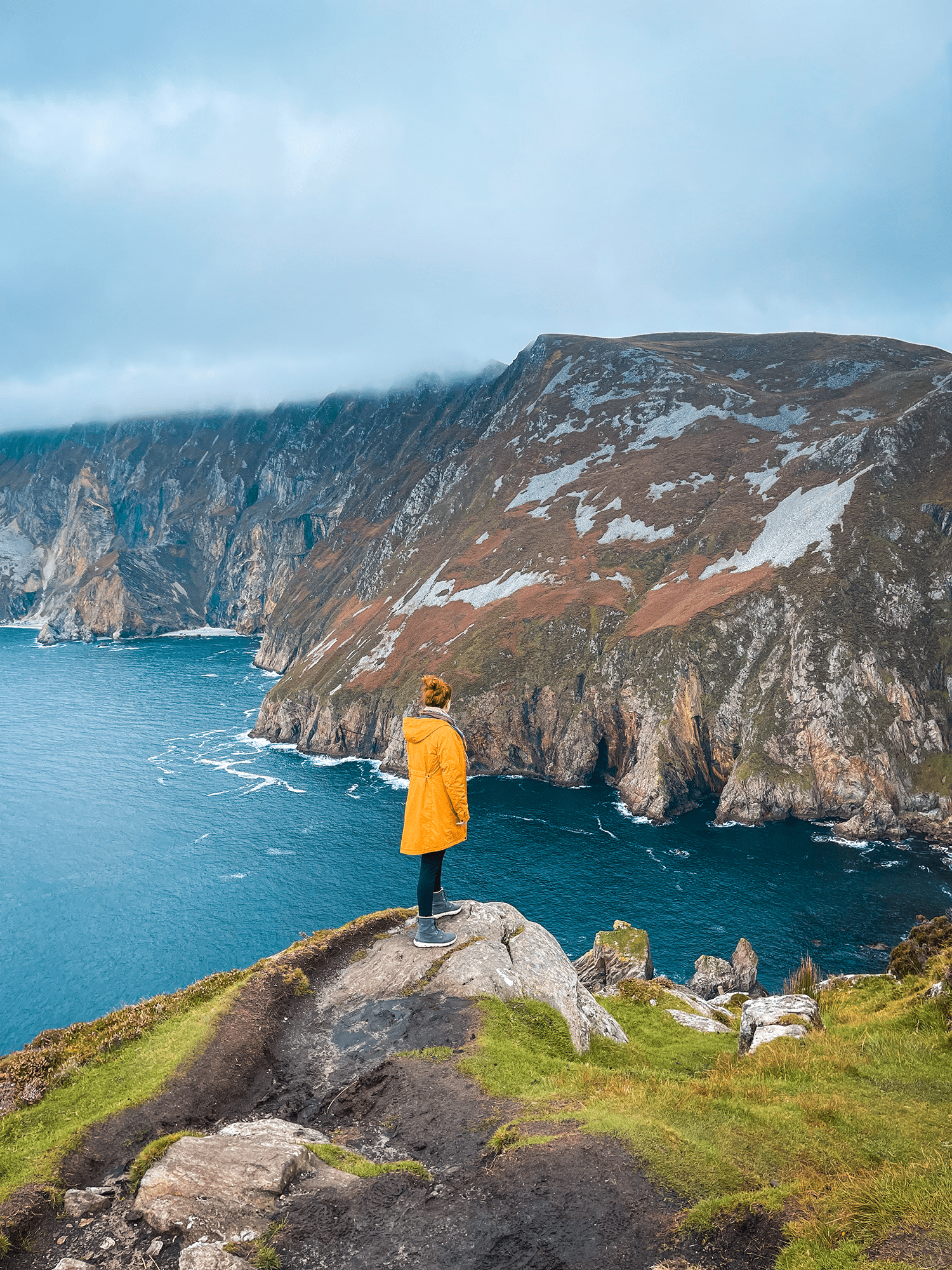 ESSENTIAL ITEMS FOR YOUR IRELAND PACKING LIST (FAMILY EDITION) 58 Keryn at slieve league in County Donegal