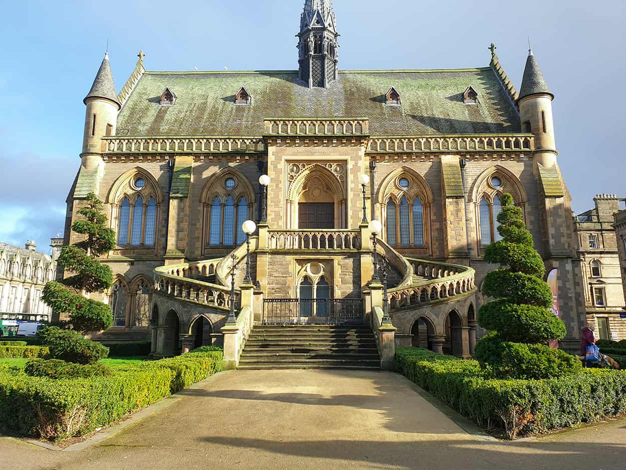 Things to do in Dundee Scotland - MCMANUS GALLERIES