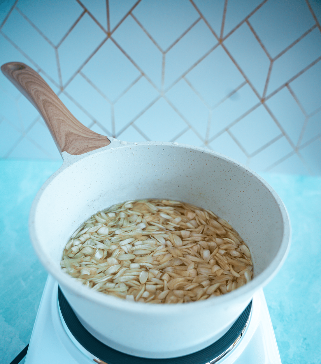 How to Make Orange Blossom Water (2 Easy Methods) 4 Steeping orange blossoms in water