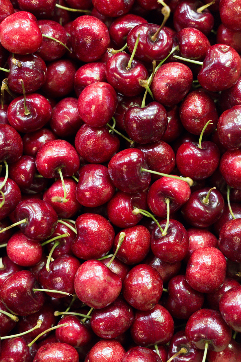 Best Fruits for Cocktails: Flavor Pairings, Liquor Matches, and Seasonal Tips 18 Cherries