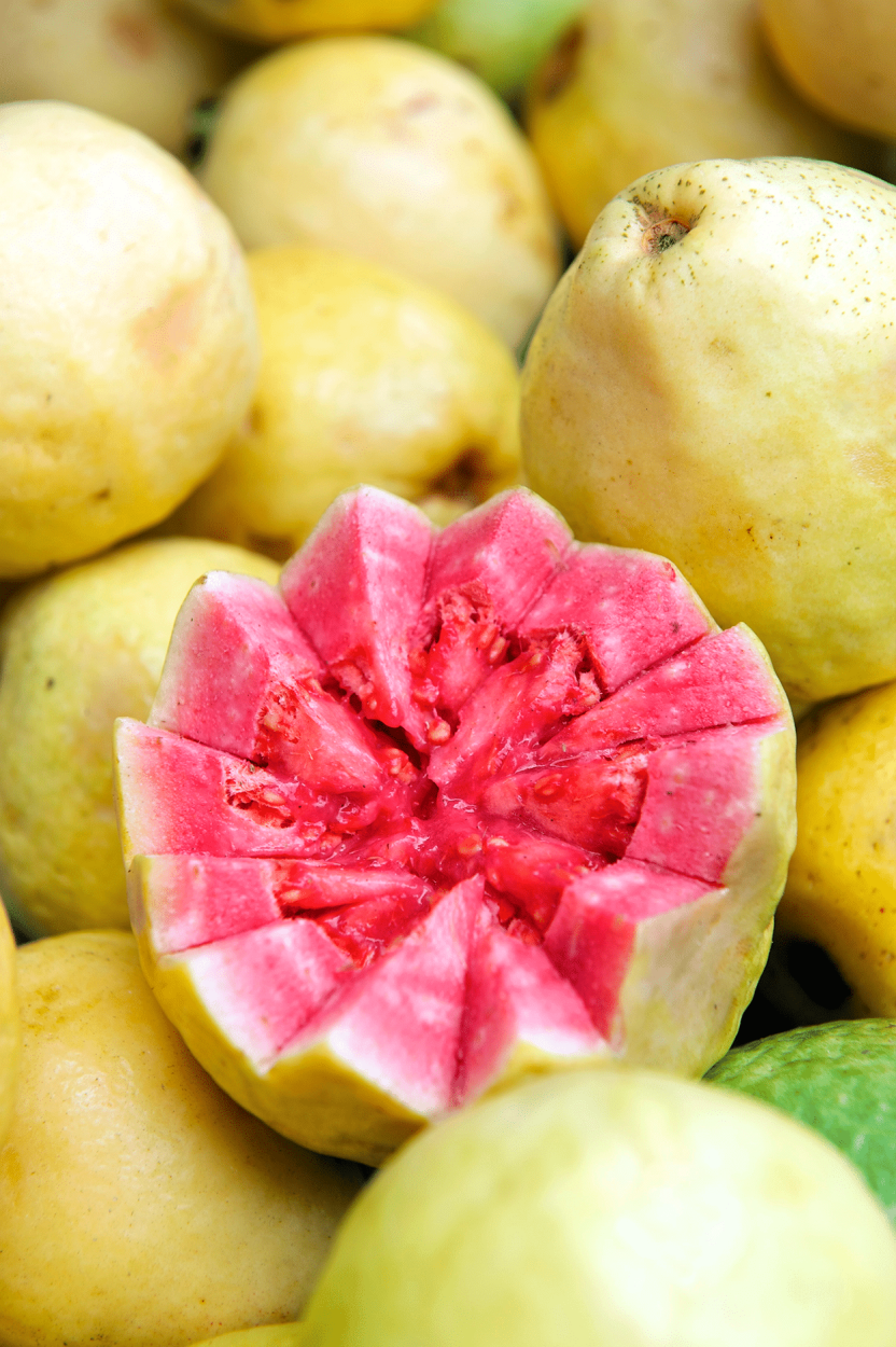 Best Fruits for Cocktails: Flavor Pairings, Liquor Matches, and Seasonal Tips 15 Guava