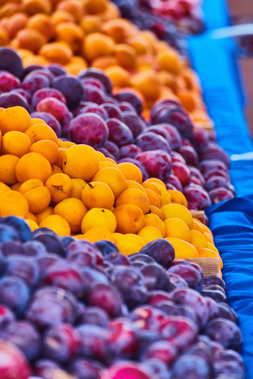 Best Fruits for Cocktails: Flavor Pairings, Liquor Matches, and Seasonal Tips 17 Plums