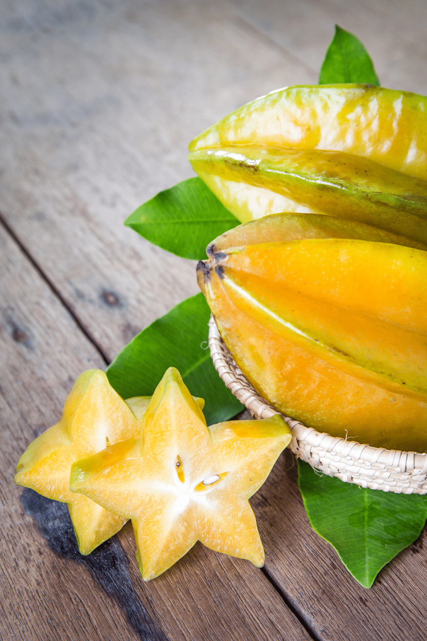Best Fruits for Cocktails: Flavor Pairings, Liquor Matches, and Seasonal Tips 29 Starfruit