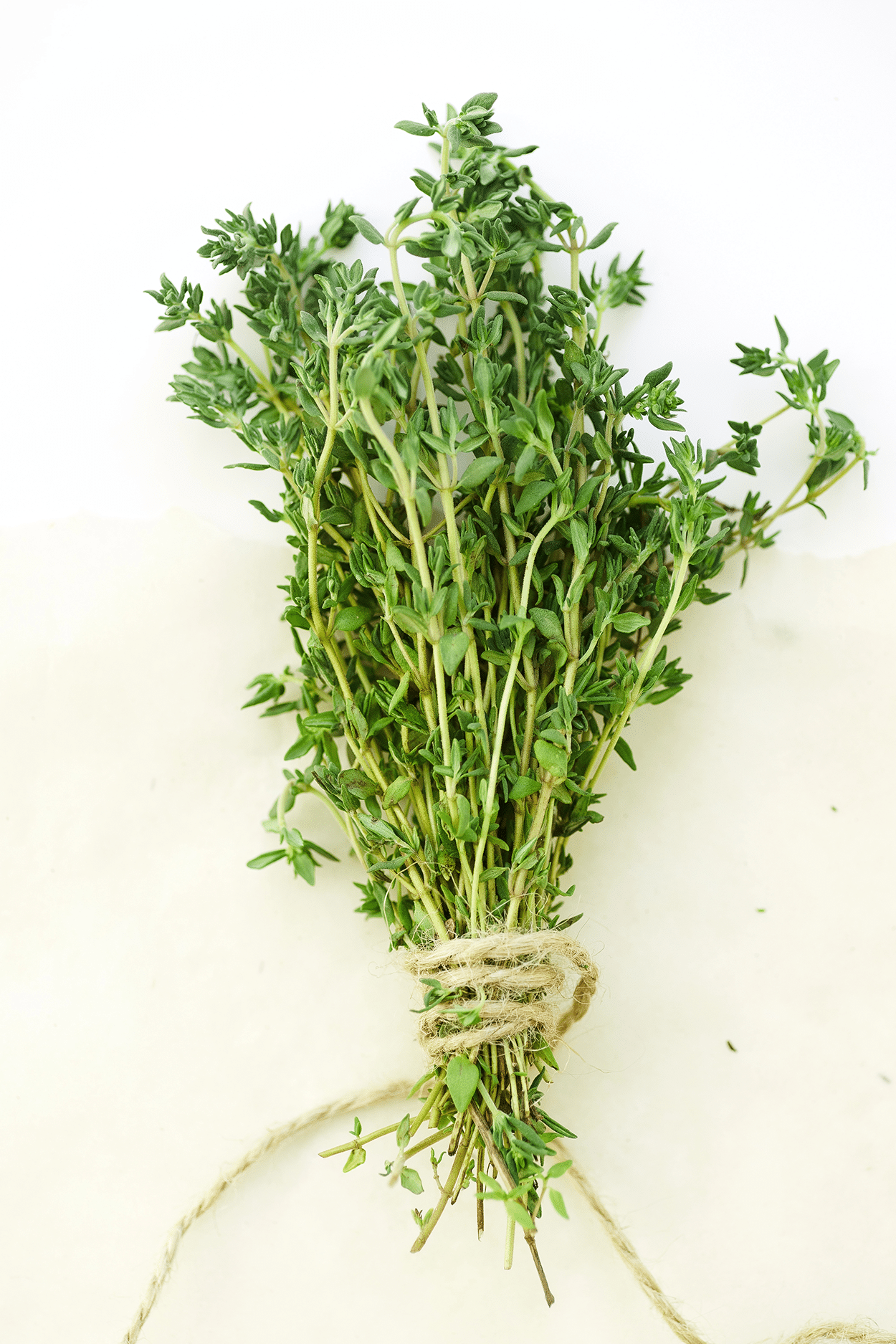 Thyme in Cocktails: How to Use This Herb for Flavorful, Herbal Drinks 3 Thyme for cocktails