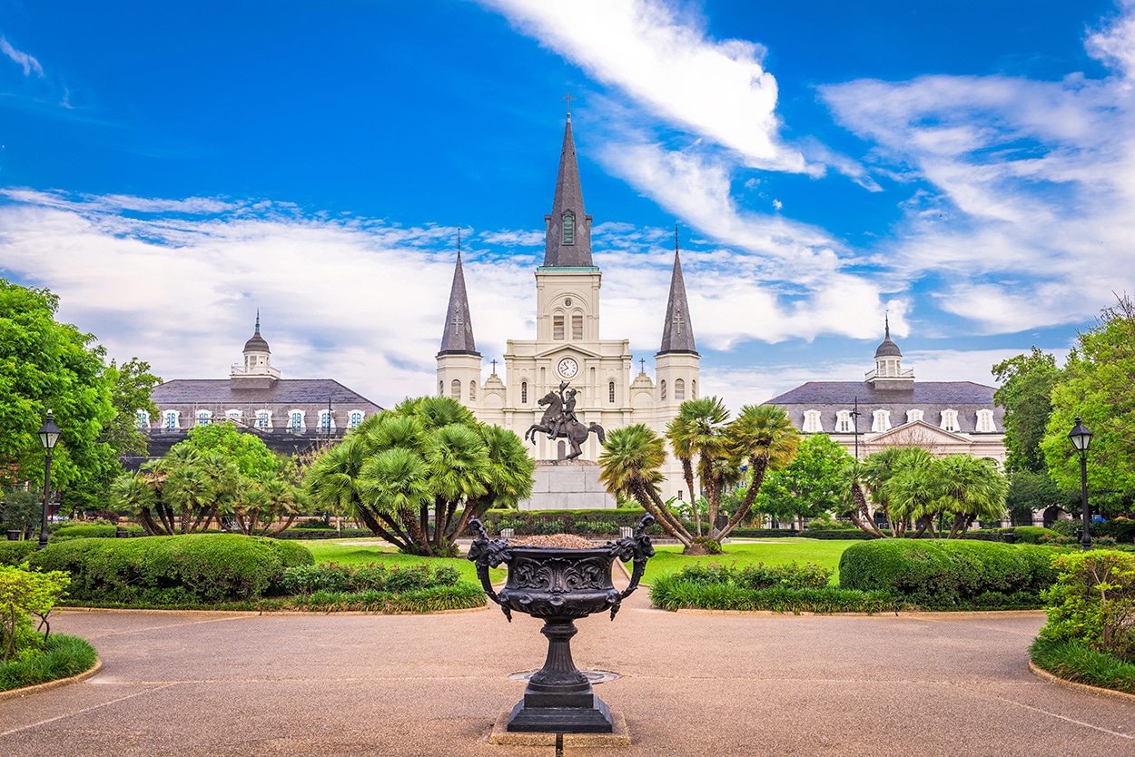 Best Year-round Vacation Destinations in the United States 5 St Louis Cathedral in New Orleans, Louisiana