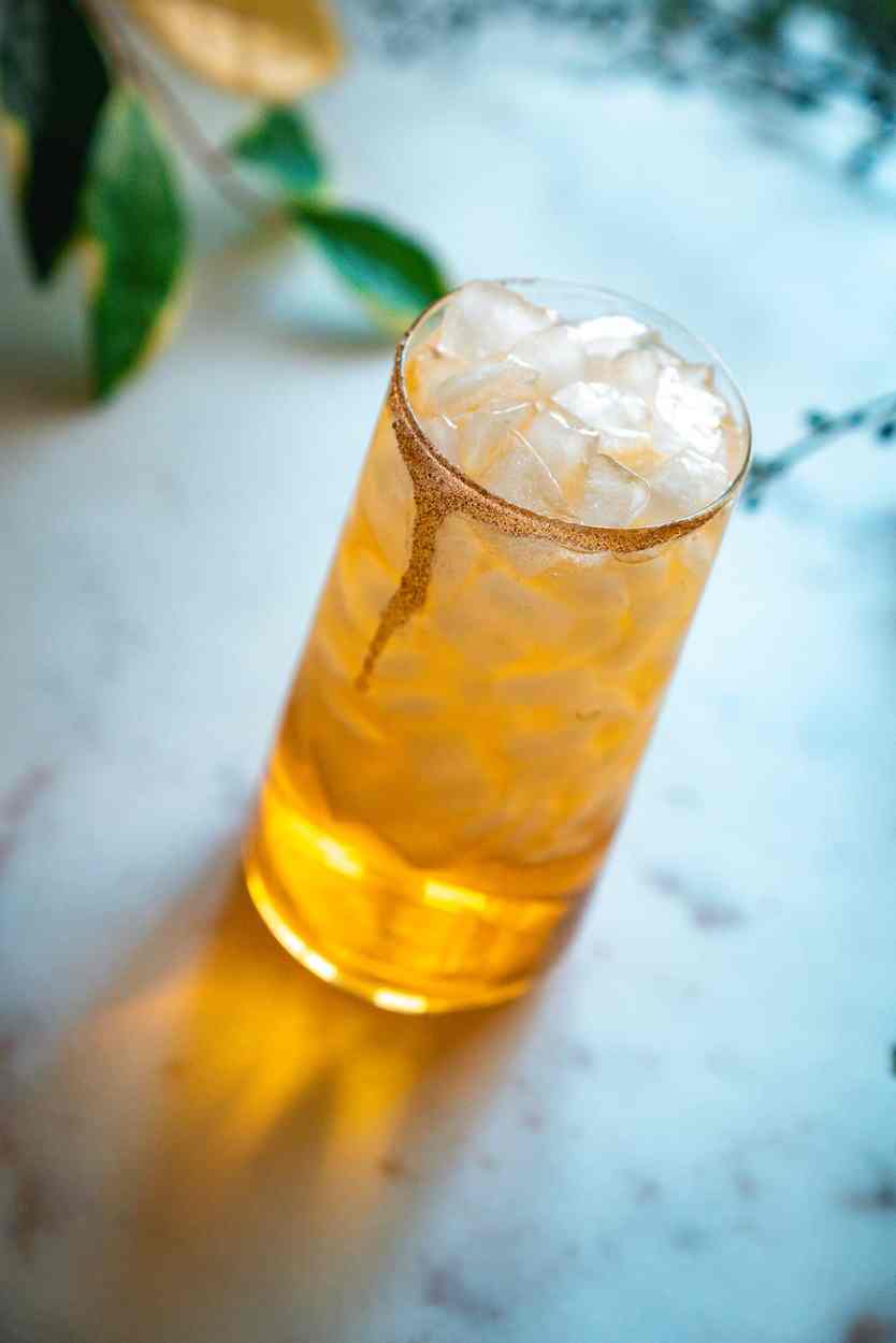 Whiskey Apple (AKA Apple Jack) 2 Whiskey and Apple juice cocktail recipe